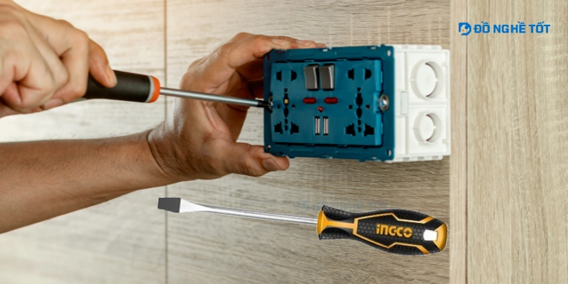 Đồ Nghề Điện Nên Mua Gì? Bộ Dụng Cụ Cần Thiết 2026 4 Tua vit 2 canh va 4 canh